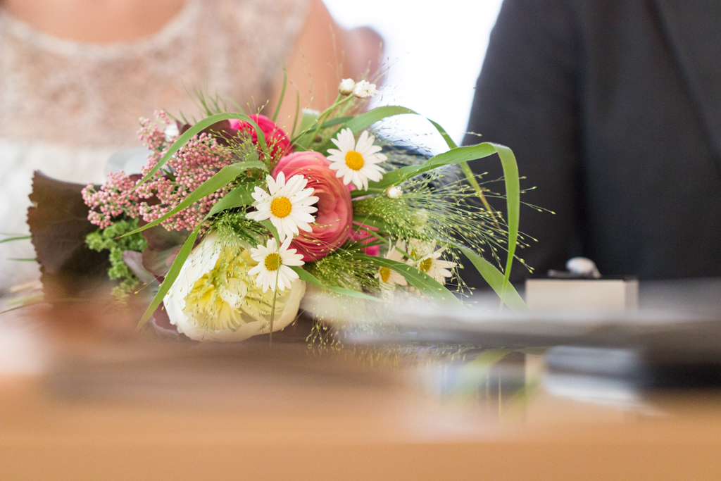 Standesamtliche Trauung - Gütersloh Standesamtliche Trauung Standesamt Blumen Hochzeit Gütersloh Hochzeitsfotograf Paderborn - Diana Jill Fotografie